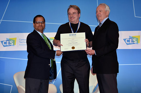 Mohanty conferring award to Linus Torvalds