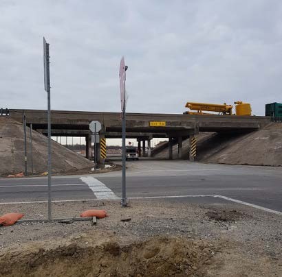 Photo of the bridge and surrounding road