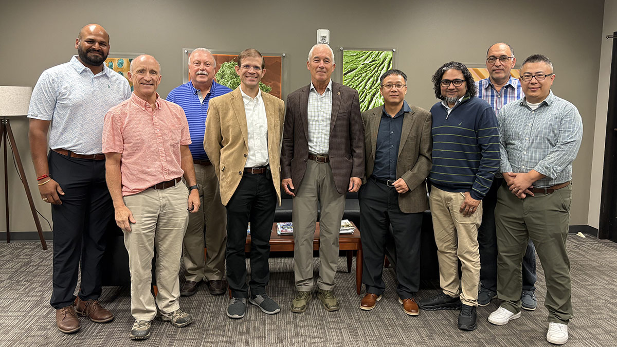 IAB members with the dean, MSE chair and other faculty members