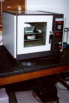 Vacuum oven