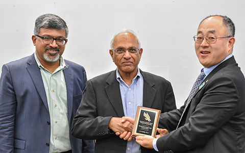 J. N. Reddy, Distinguished Engineering Lecture Series Speaker, is given an award.